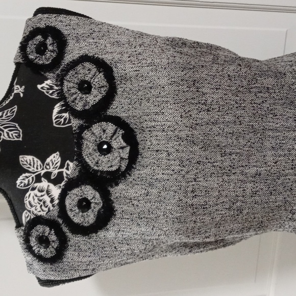 🖤Willow Glenn🖤 - Gray/Black Textured Sleeveless Dress w/Collar Applique - Picture 4 of 11